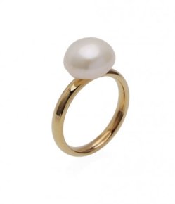 Pearl Ring in Gold